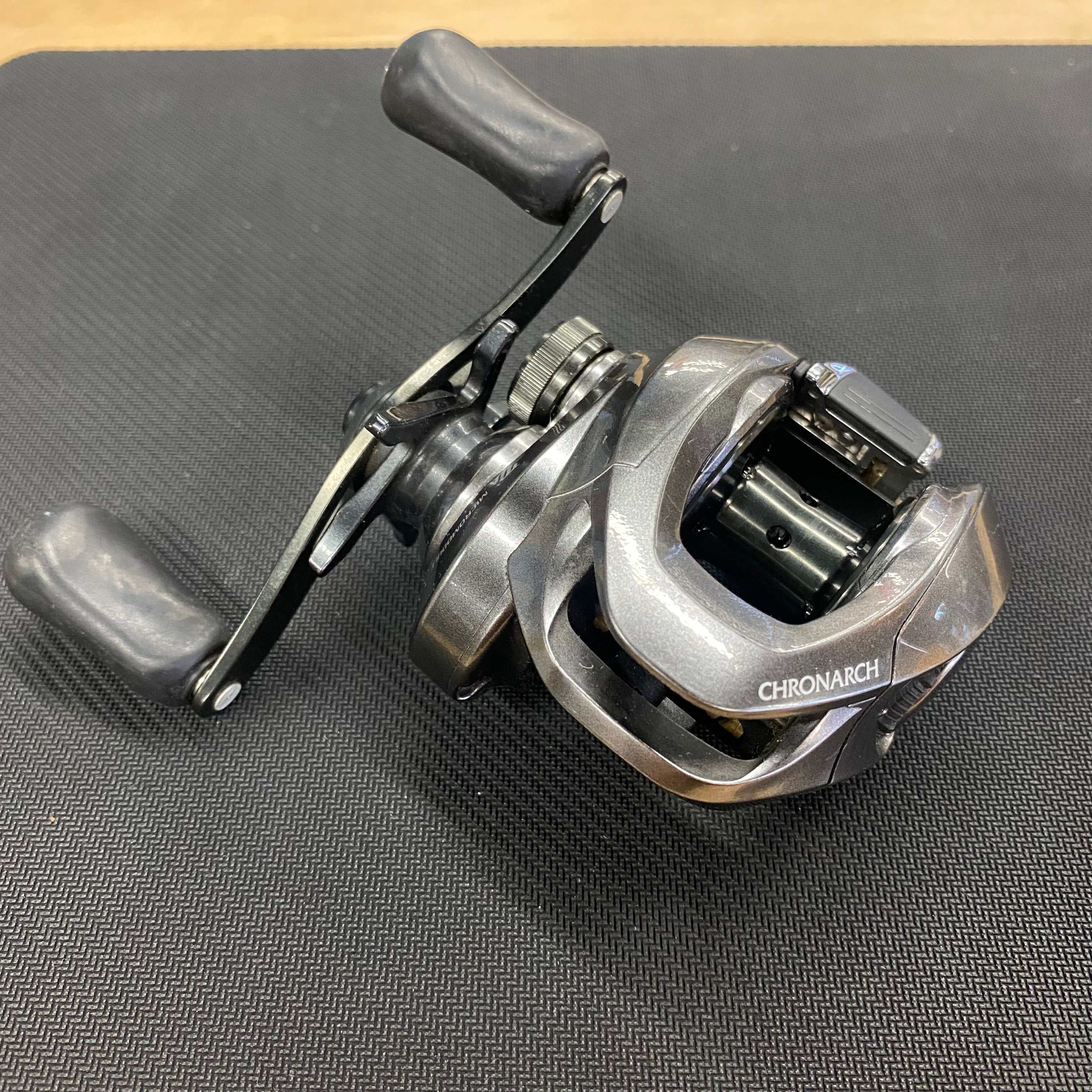 Fishin' World, Used Reel - Shimano Chronarch 150XG