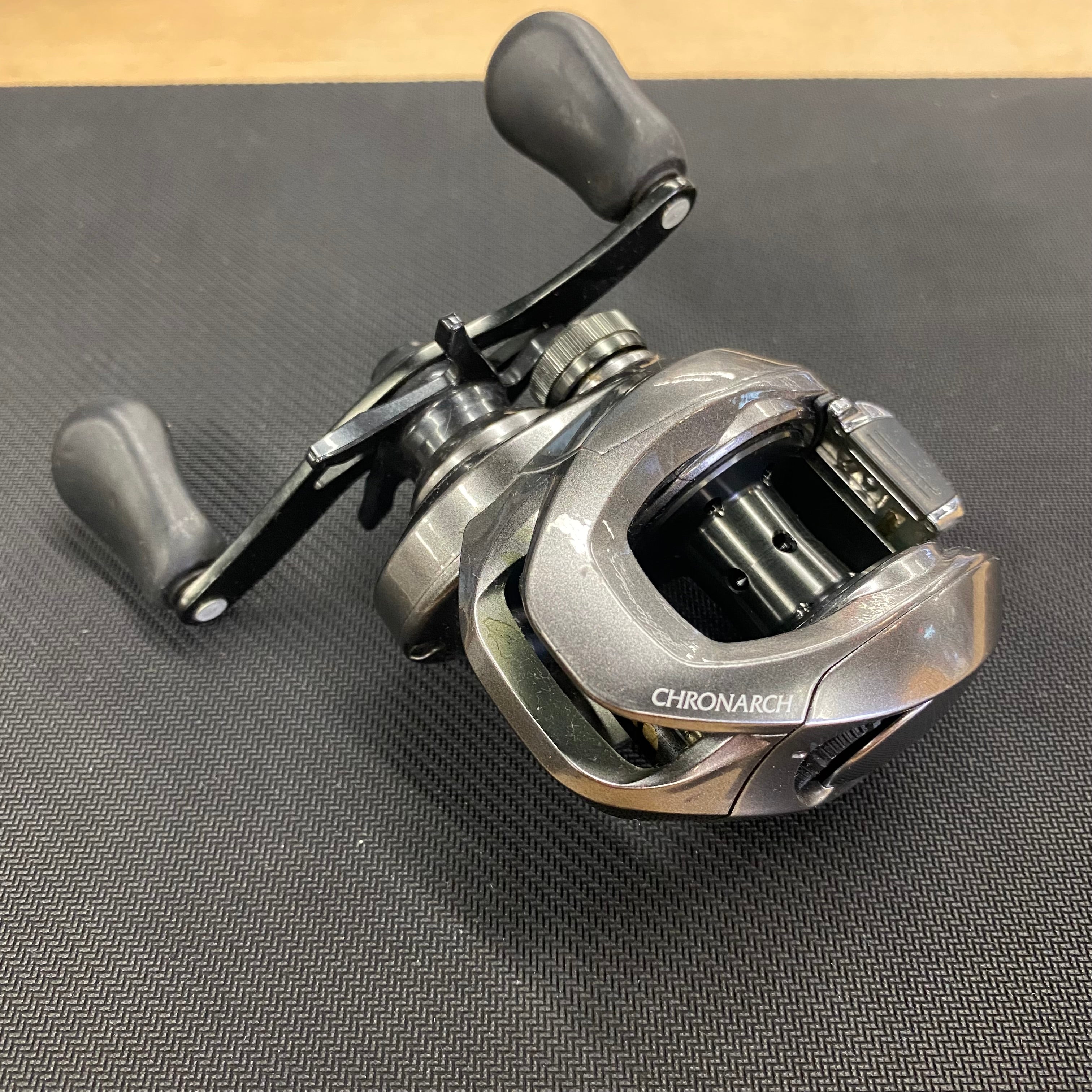 Fishin' World, Used Reel - Shimano Chronarch 150XG